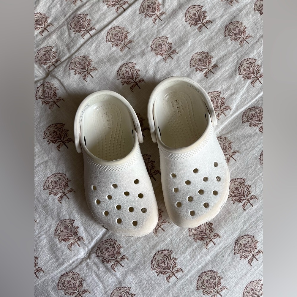 Toddler crocs in white